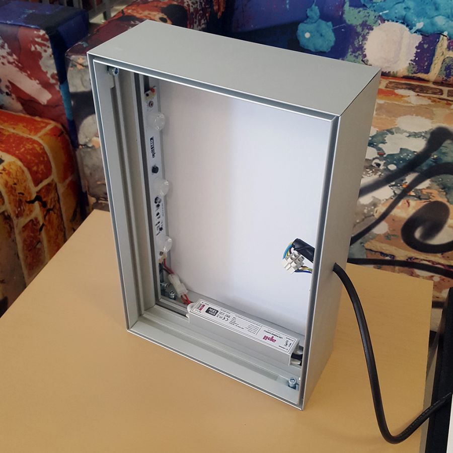 BricoLED - Caja de luz con TIRAS LED DIY 