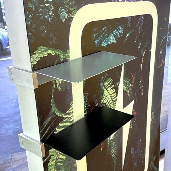 Portafolletos A4 y Estantes Metálicos para Cajas de Luz BIG LED-UP