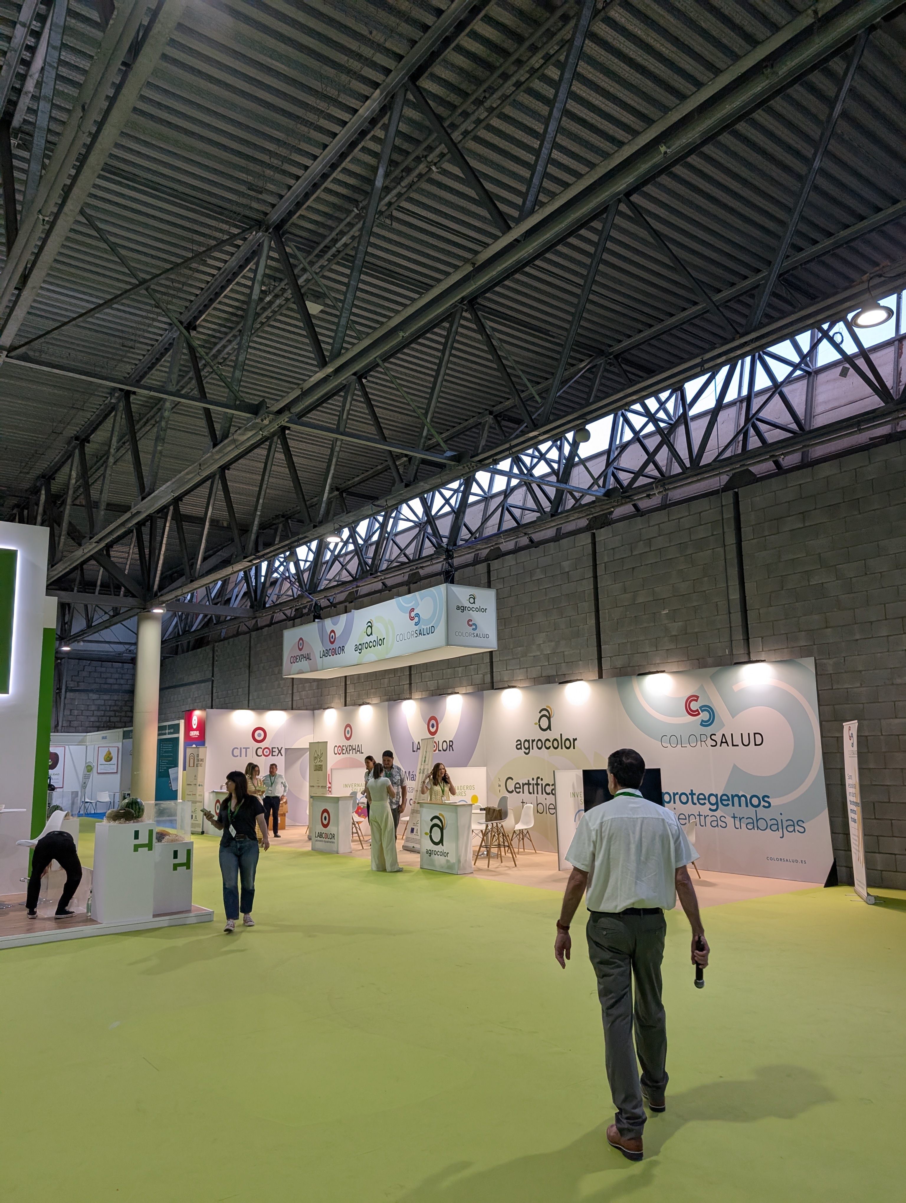 Estructura modular de aluminio con tela Impretex FR en el stand de Coexphal en Infoagro 2025