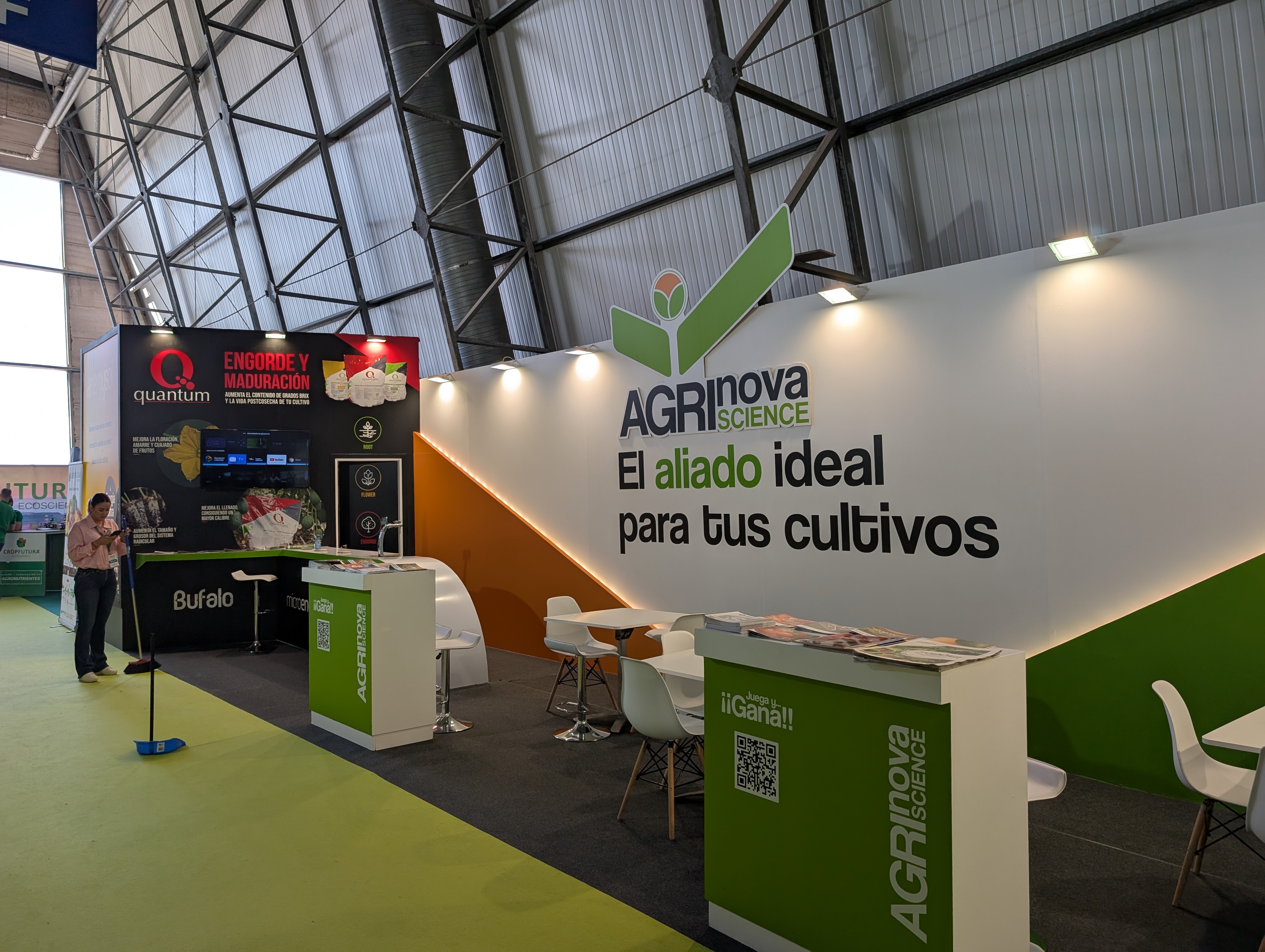 Aplicación de vinilo monomérico de alta adherencia sobre estructuras de madera en Infoagro 2025