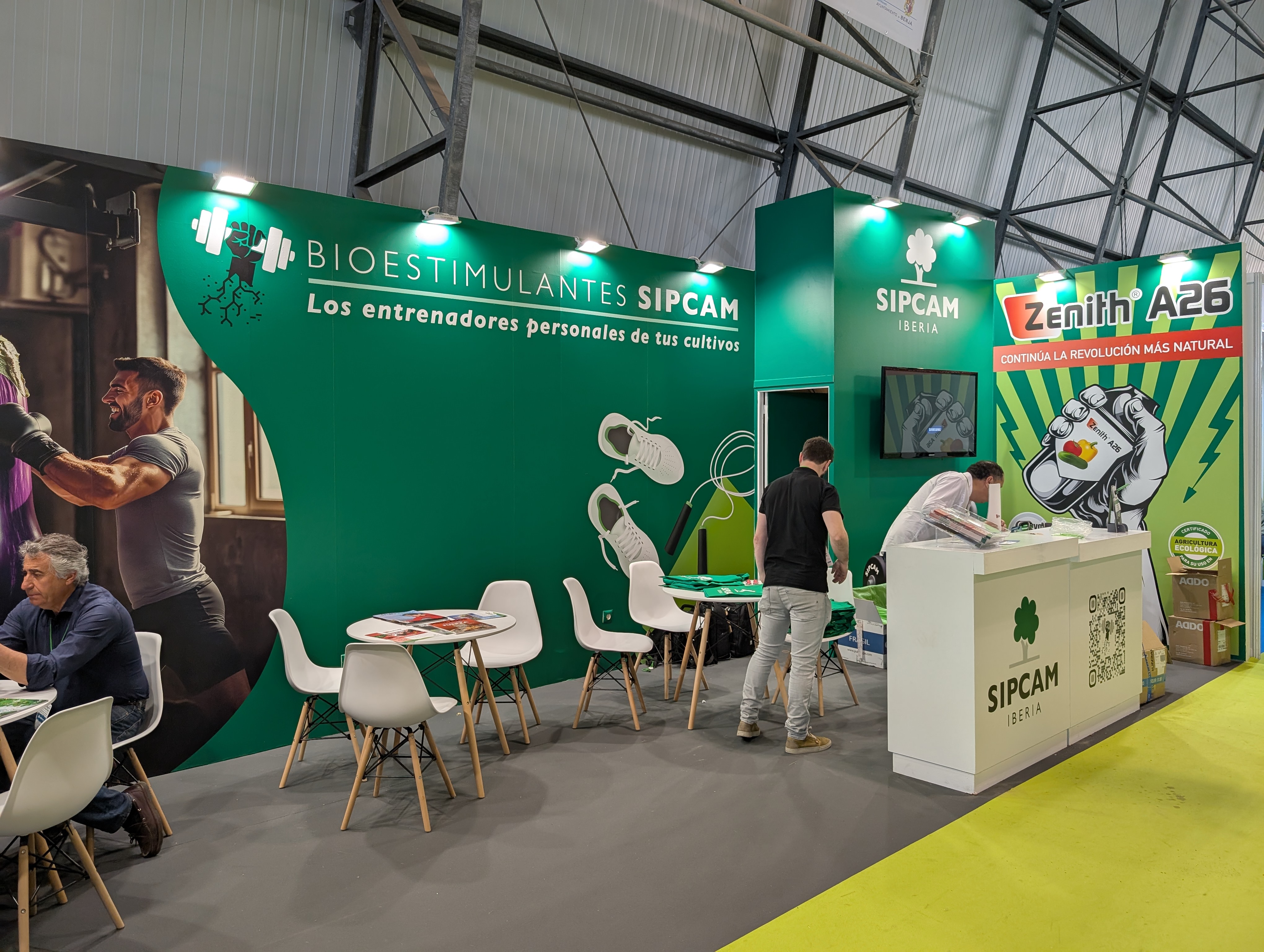 Aplicación de vinilo monomérico de alta adherencia sobre estructuras de madera en Infoagro 2025