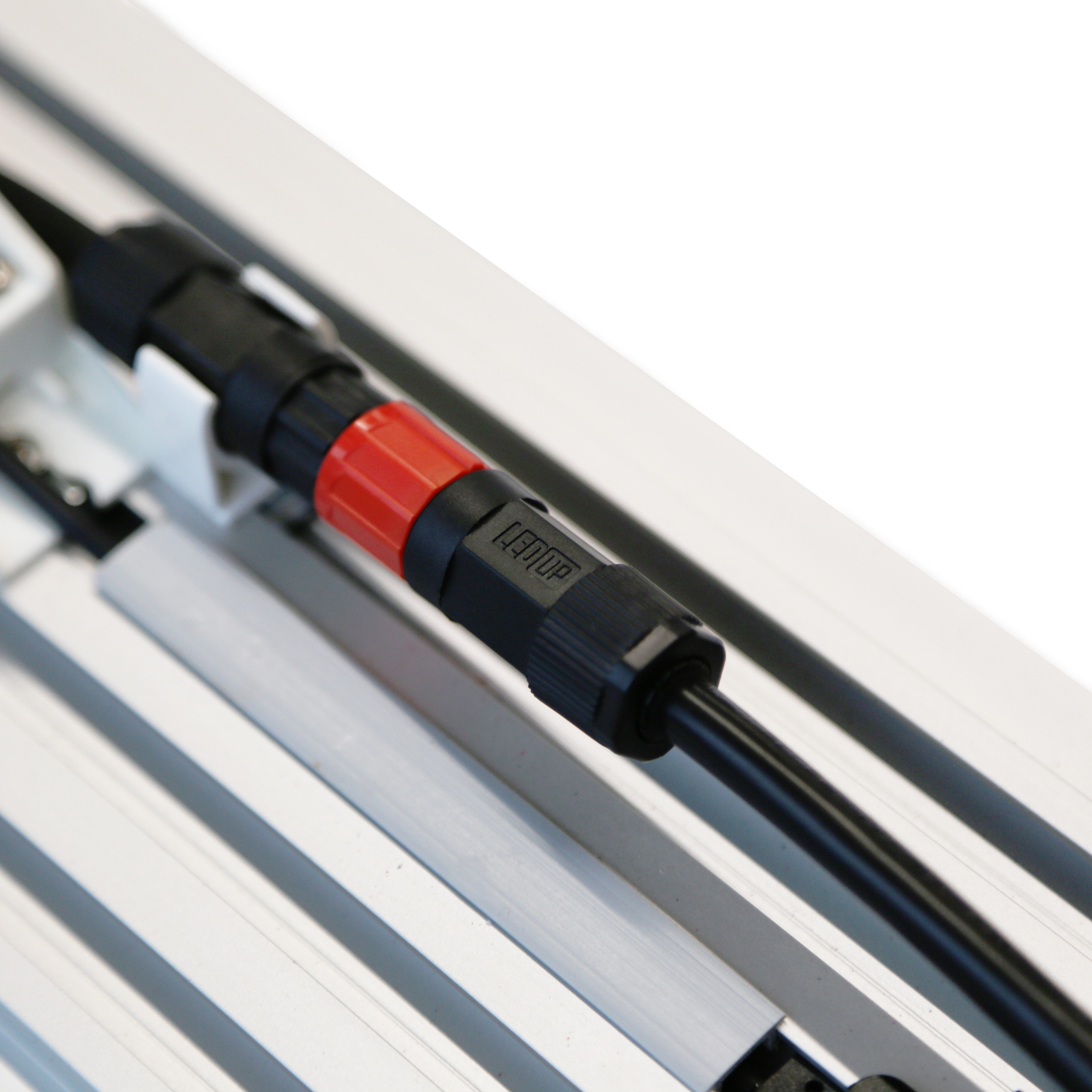 Conector eléctrico sistema LED para montaje rápido.
